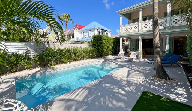 Aquamarine, 2 bedroom beach house and private pool!