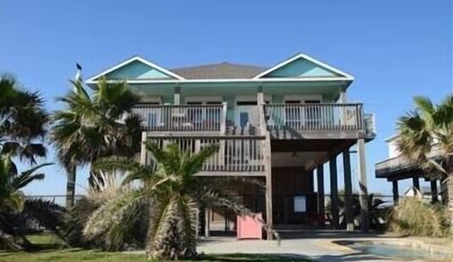 Aquamarine: 3 BR, 2 BA House in Gilchrist, Sleeps 11