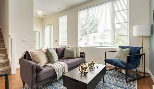 Aquamarine 3 bedroom in Bankview, 5 mins from DT