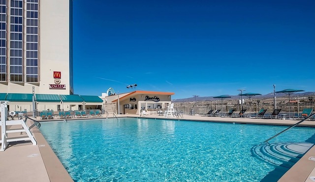 Aquarius Casino Resort Laughlin | Panorama 2 Queens | Strip Views
