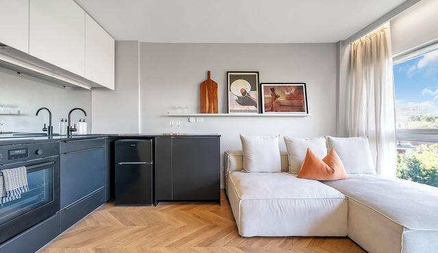 Aquarius - Luxe Inner City Abode