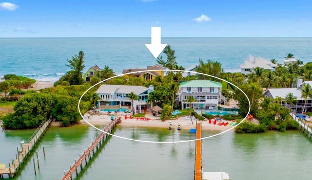 Aquarius Resort: 2 Side-by-side beach houses! 2 pools, 2 spas, 2 docks, & more!