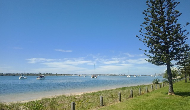 Aquatic Centre GC Marathon Sea WorldnDuplex 50 Metres to Beach, Surfers Paradise