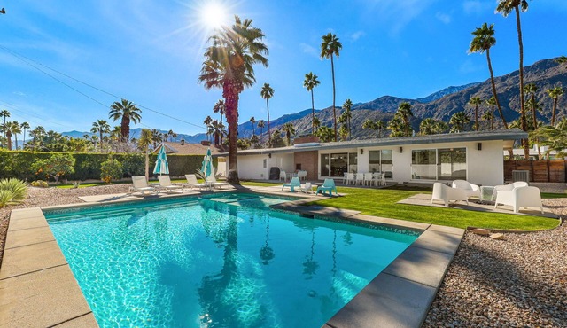Aquatini Mid-Century Modern Luxury Retreat - Last Minute Specials!