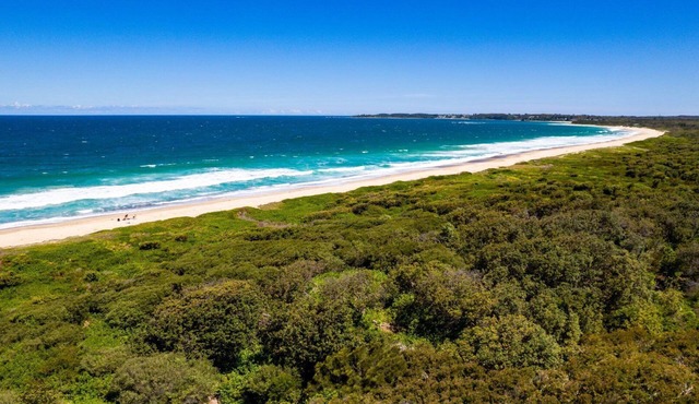 Aquavista; Beach, Lake, Ping Pong and Pool Table.