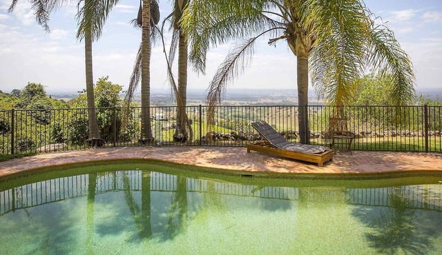 Aquila - 4 bedroom home with amazing valley views and swimming pool