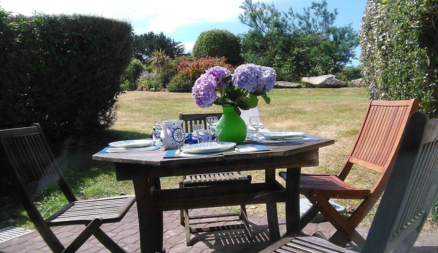 Ar Bleuenn "exceptional location, artist's studio, peaceful setting, Golf PERROS, PLOUMANAC'H