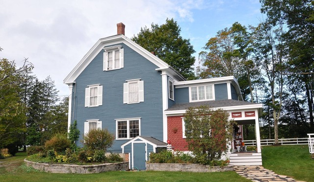 Arabella Estate with pool and event barn 15 min. to sandy Pine Point Beach!