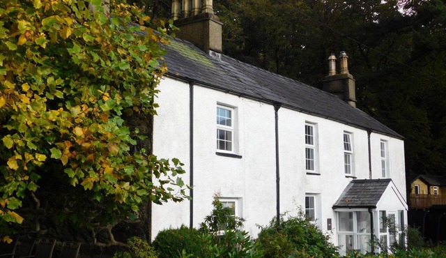 Aran Cottage - Sleeps upto 10 guests nr Mt Snowdon