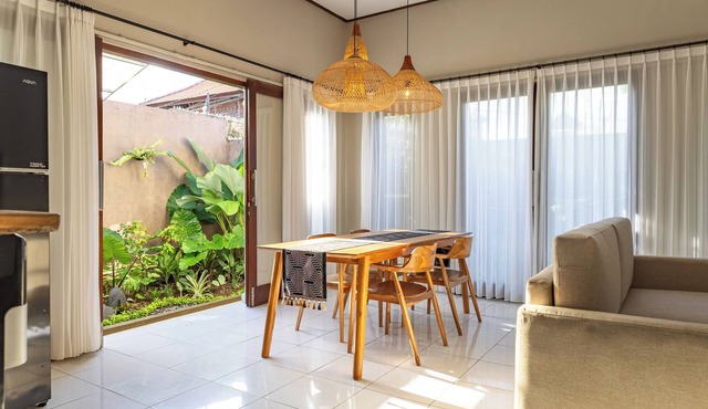 Arana Family Villa, 2BR with Tropical Private Garden and Pool