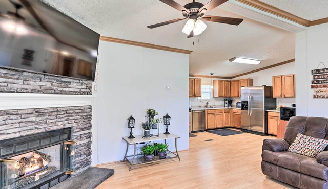 Arapahoe Home w/Fireplace Near Deer Hunting