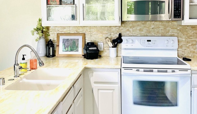 Arboretum 1BR Retreat - Walk to River Trail