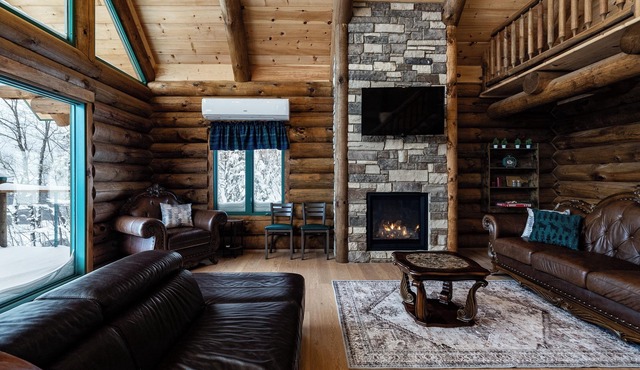 Arborum North Forest | Logs, spa, ski, pool table and slope views
