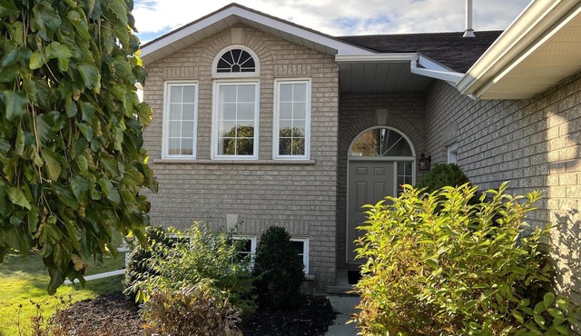 Arbour Ridge Vacation Home - Trail View! 5 bedrooms, 7 beds