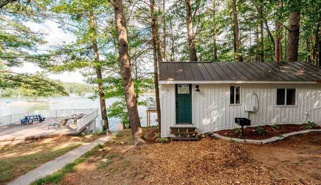 Arbutus Lakeside Stay-Pontoon Rentals-Near TC!