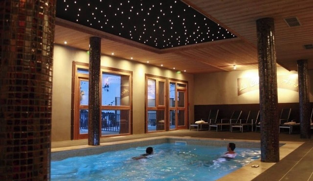Arc 2000 - 4*. 46m2, 2 bedrooms 4/6 pers. Skiing, swimming pool, hammam, sauna.