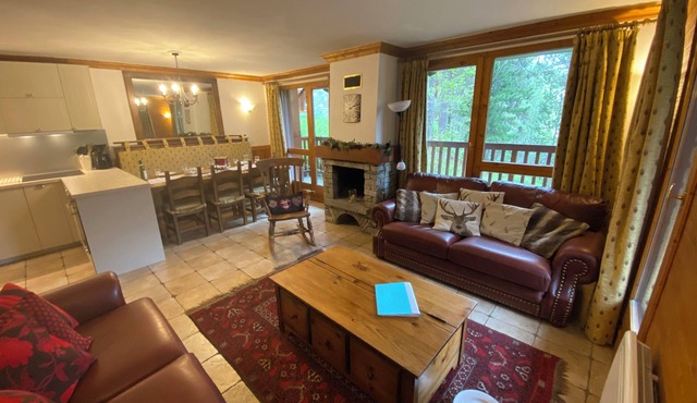 Arc 2000 Chalet, Peaceful Chalet By Slopes with Pool/Spa