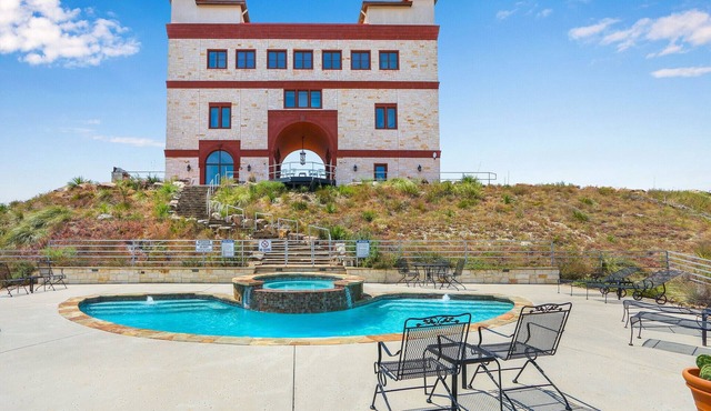 Arc de Texas - Napoleon Suite I Pools, fishing, ATV on an expansive 2001 acres