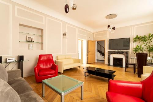 Arc de Triomphe - Home in City - AC & Jacuzzi