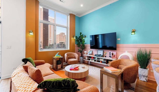 Arcade, Free Parking, Sleeps 8!