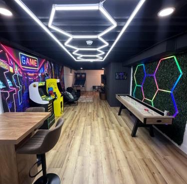 Arcade Game Room! Luxury New 3BR CLE Clinic UnivCircle Little Italy