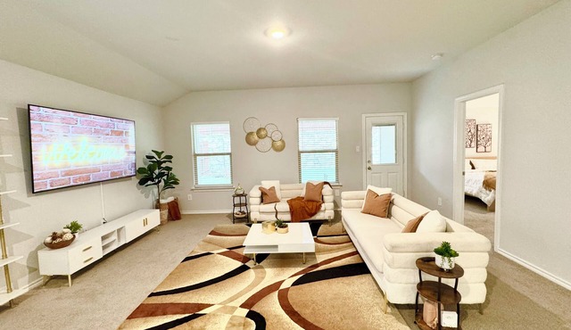Arcade Game Room + Massage Chair, Spacious, Near Downtown