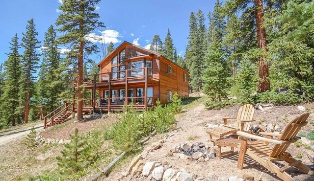 🕹️Arcade🧌Gnomes♨️Hot Tub👑King Bed🏔️2 Decks🔭Base Camp Mountain Chalet