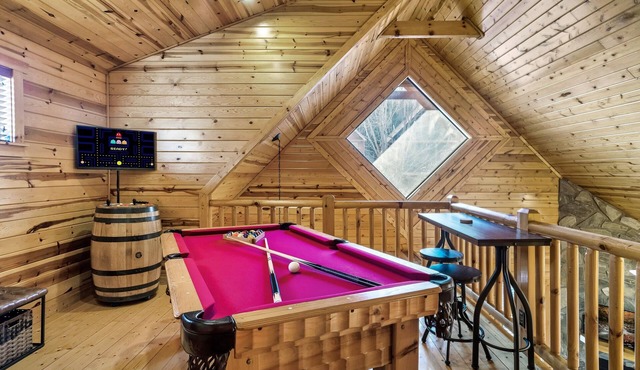 Arcade, Pool Table, Hot Tub, WiFi, Wheelchair Accessible in Smoky Mountains