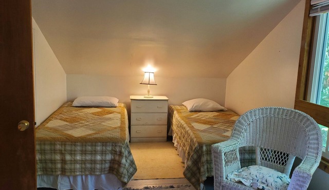 Arcadia BeachView Cottage- Lake Michigan is ready for you just across the lane!