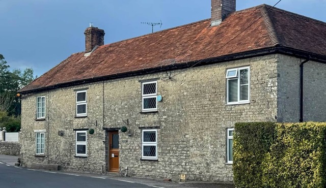 Arcadia Cottage, Mere