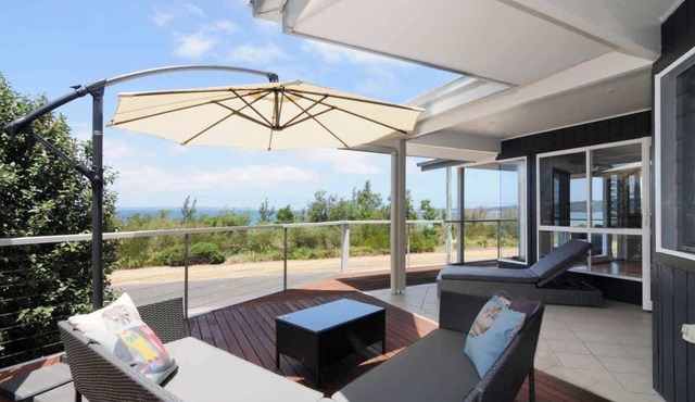 Arcadia - large 5BR beach home & optional studio