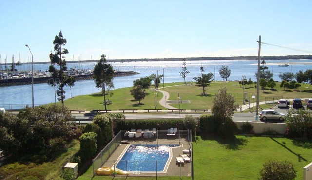 Arcadia - On the Broadwater