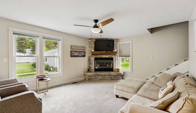 Arcadia Retreat w/private hot tub, gas grill, fire pit, near beach, Dogs- YES!