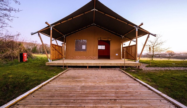 Arcadia Safari Tent in private 5 acre field