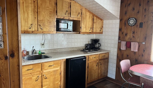 Arcadia Two Bedroom Rustic Cottage