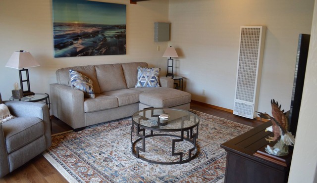 ARCATA ONE BEDROOM- stay near and downtown CalPoly Humboldt - a 13-min stroll