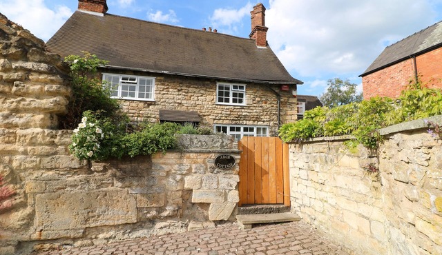 ARCH COTTAGE, family friendly, character holiday cottage in Lincoln