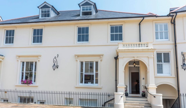 ARCHERY RETREAT, pet friendly, with a garden in St Leonards-On-Sea