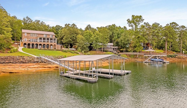 Arches: 8 BR, 8 BA House in Crane Hill, Sleeps 24