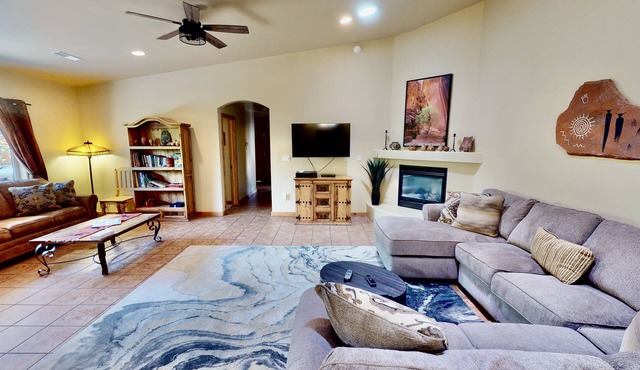 Arches East ~ 389, Downtown Moab 3-Bedroom Townhome, Indoor Heated Pool.