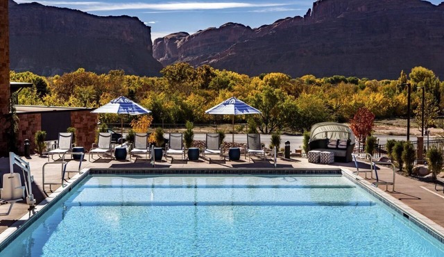 Arches Nearby! Next to North Window, Free Breakfast, Pool, Gym, Parking!