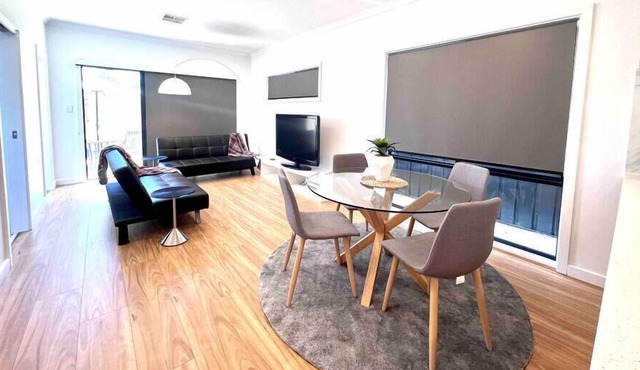 Archies townhouse 3 bdrm, sleeps 5, wifi, AC