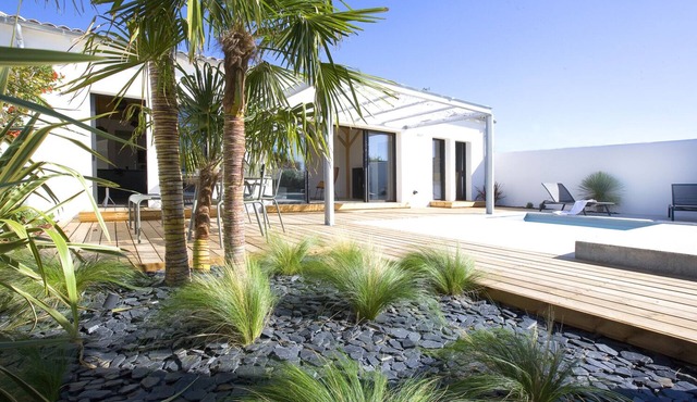 Architect-designed villa with heated pool