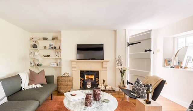 Architect Designed Cosy Cotswold Stone Cottage