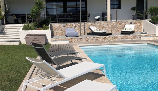 Architect-designed house with swimming pool between Cassis and Aix en Provence