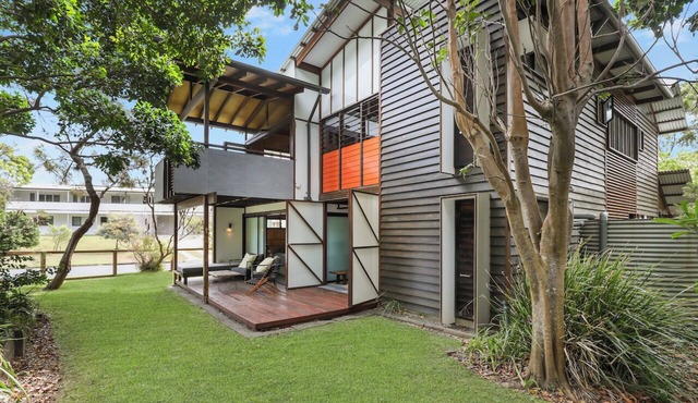 Architect-Designed Beach House in Point Lookout