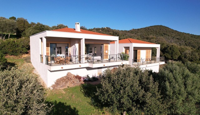 Architect-designed villa, 6 people, 115m2, Sea and mountain views, Absolute tranquility.