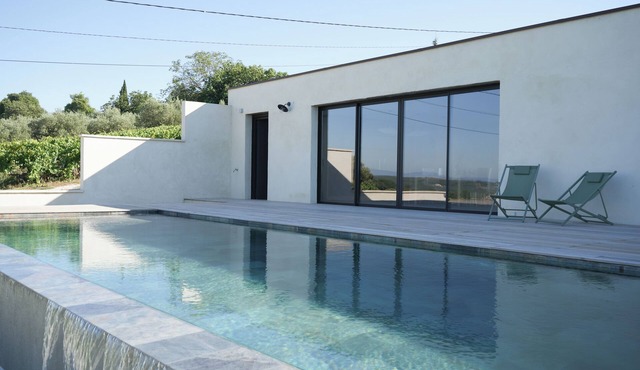 Architect-designed house with panoramic view and infinity pool