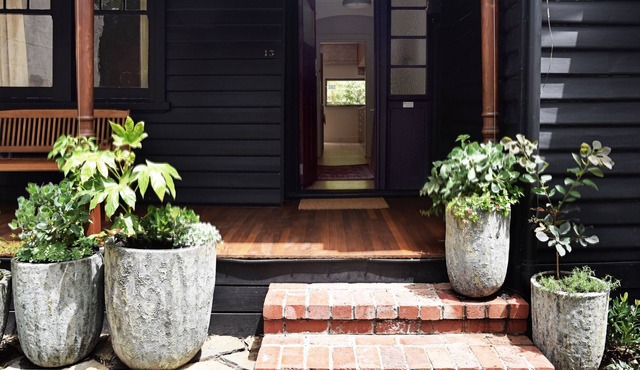 Architect designed 3 bedrm, 2 bathrm, BBQ & garden