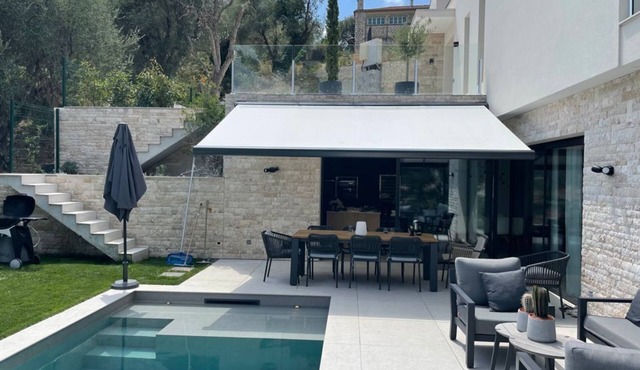 Architect-designed 9-room villa